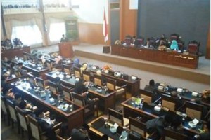 Rapat Paripurna Rekomendasi Tim Perumus Terhadap  Laporan Keterangan Pertanggungjawaban (LKPj) Bupati Kuningan akhir tahun anggaran 2015